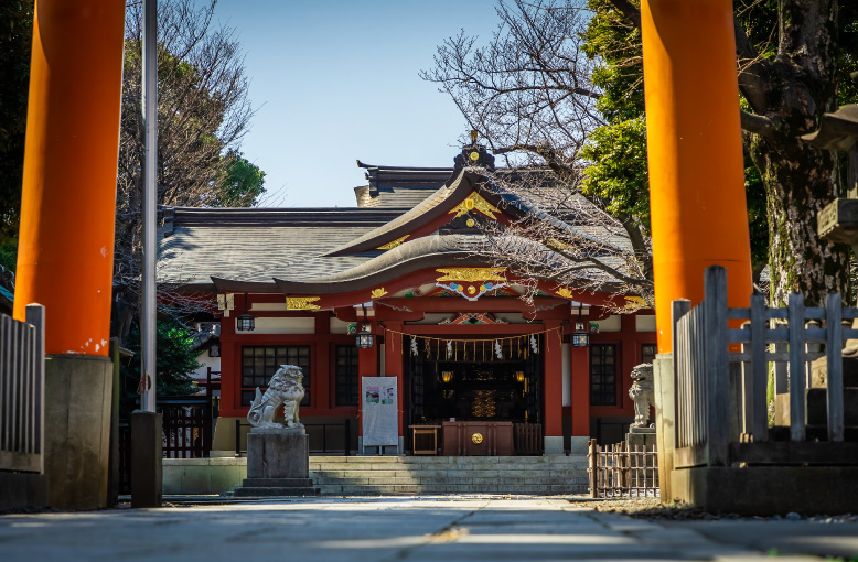 旗岡⼋幡神社（約220m／徒歩3分）